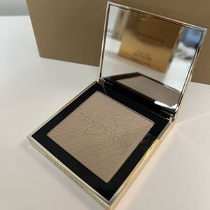 🌟 Burberry Gold Glow Fragranced Luminising Powder no. 01 GOLD - Brand New!